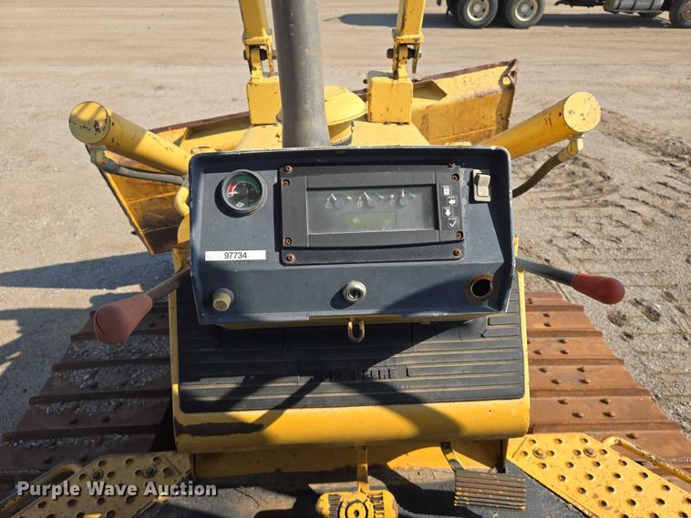 image for item EN8333 John Deere 750C dozer