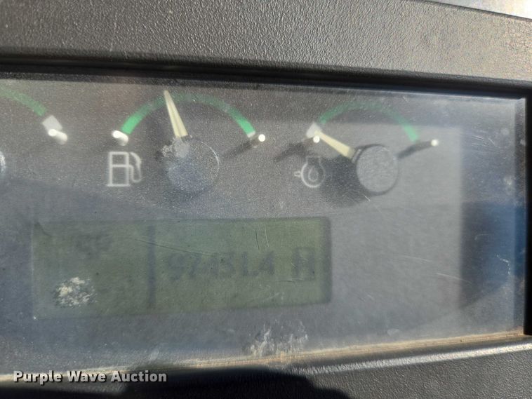 image for item EN8333 John Deere 750C dozer