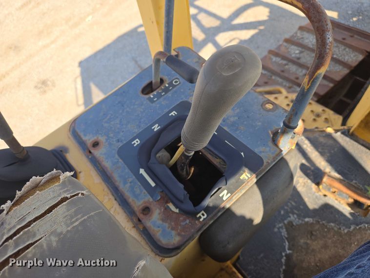 image for item EN8333 John Deere 750C dozer