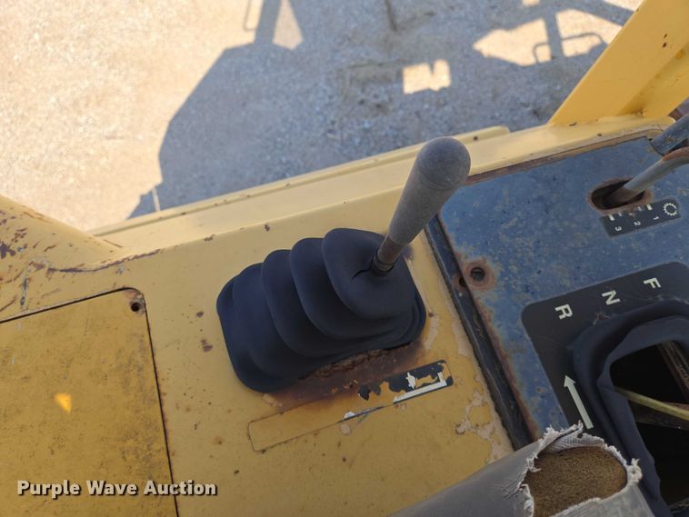 image for item EN8333 John Deere 750C dozer