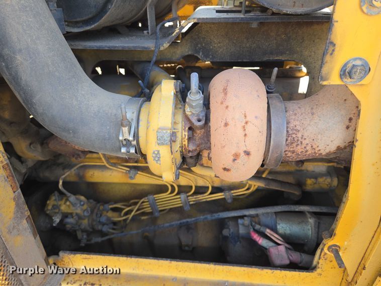 image for item EN8333 John Deere 750C dozer