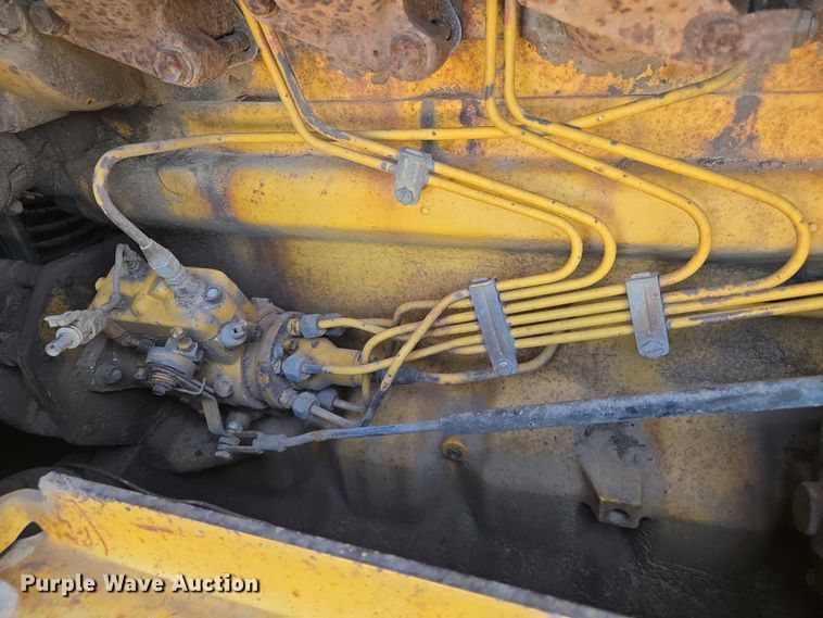 image for item EN8333 John Deere 750C dozer