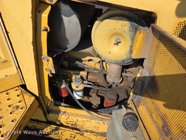 image for item EN8333 John Deere 750C dozer