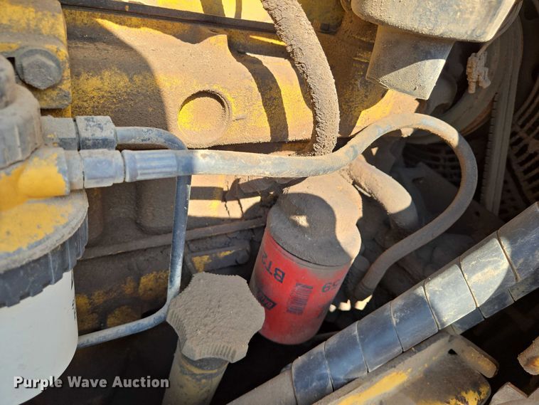 image for item EN8333 John Deere 750C dozer