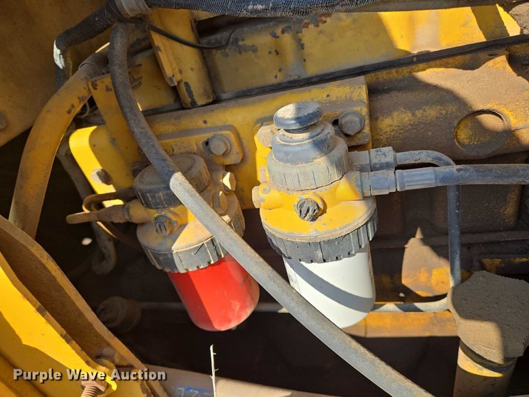 image for item EN8333 John Deere 750C dozer