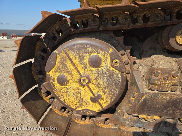 image for item EN8333 John Deere 750C dozer