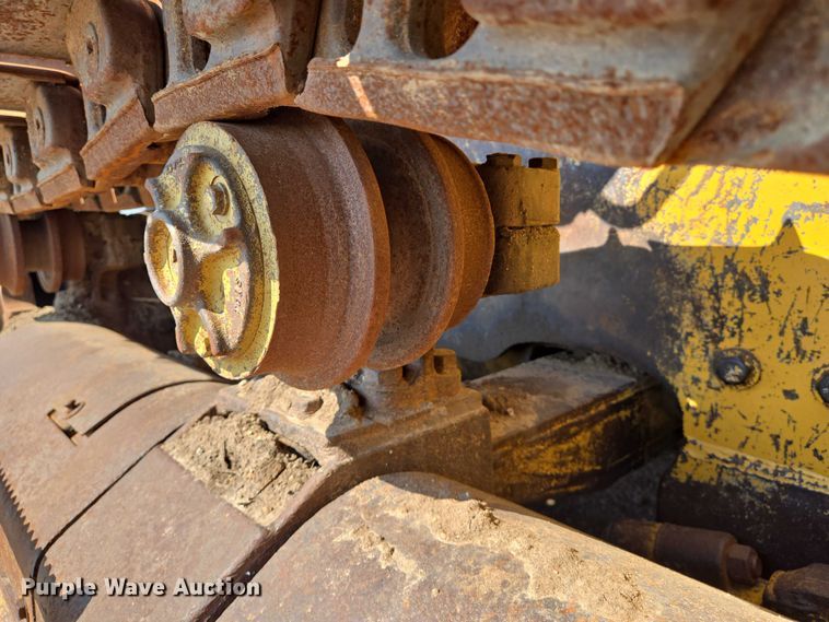 image for item EN8333 John Deere 750C dozer