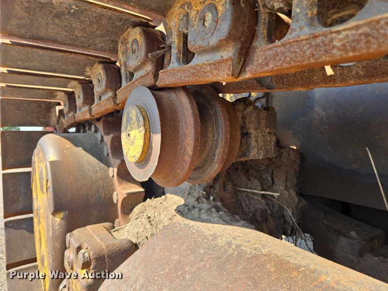 image for item EN8333 John Deere 750C dozer