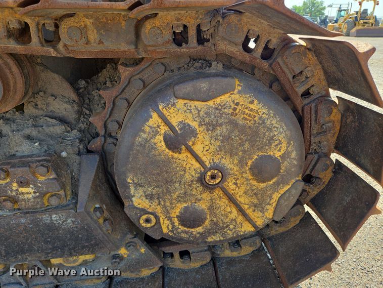 image for item EN8333 John Deere 750C dozer