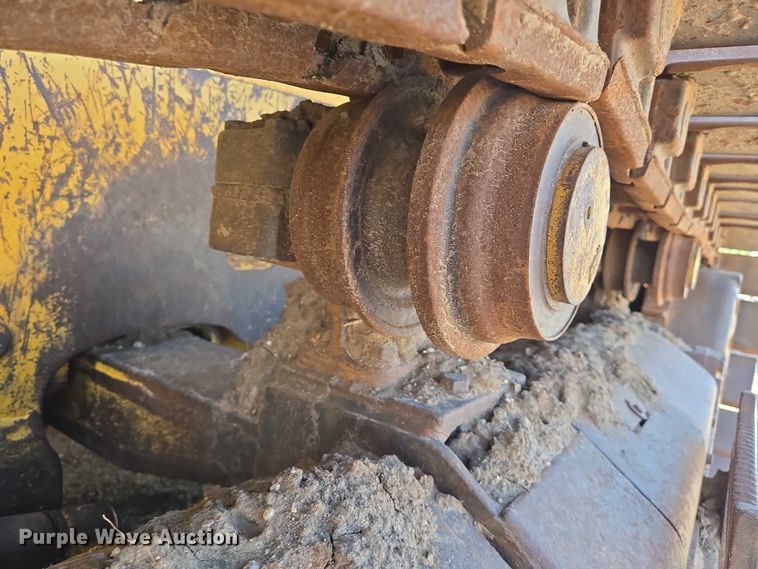 image for item EN8333 John Deere 750C dozer