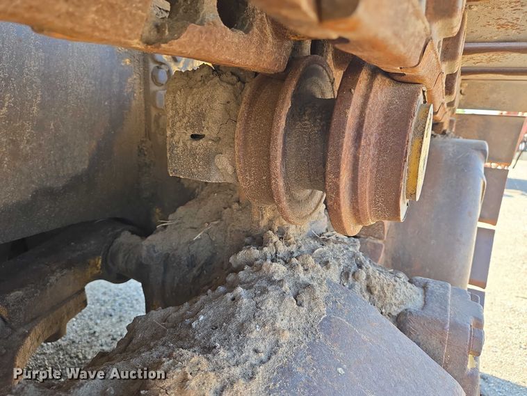 image for item EN8333 John Deere 750C dozer