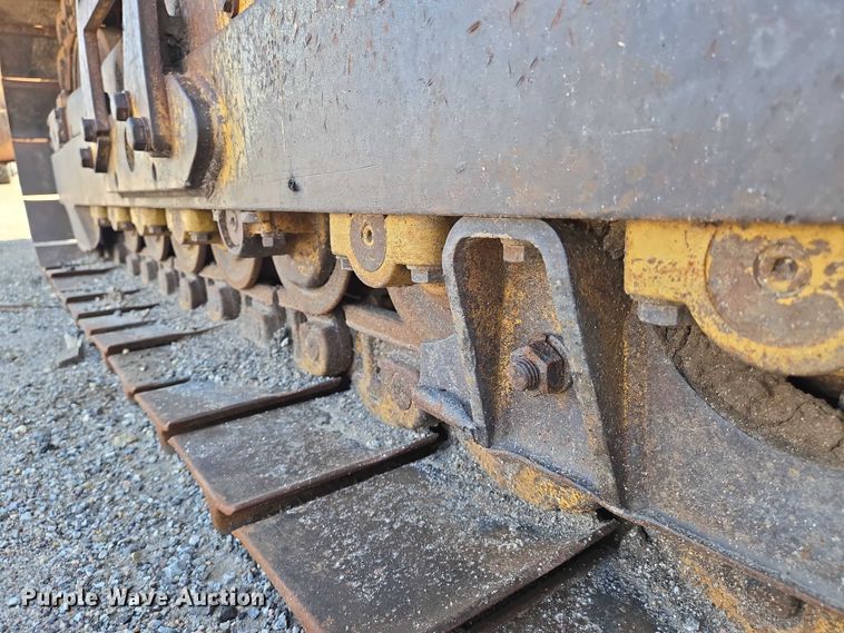 image for item EN8333 John Deere 750C dozer