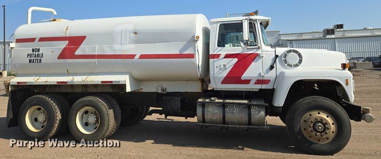 image for item EN8335 1997 Ford LT9000 water truck