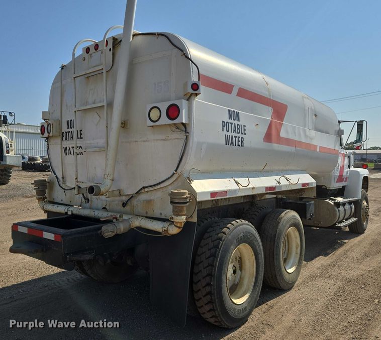 image for item EN8335 1997 Ford LT9000 water truck