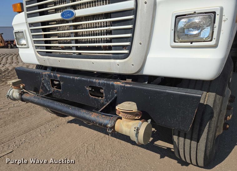 image for item EN8335 1997 Ford LT9000 water truck