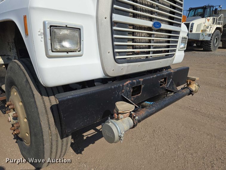 image for item EN8335 1997 Ford LT9000 water truck