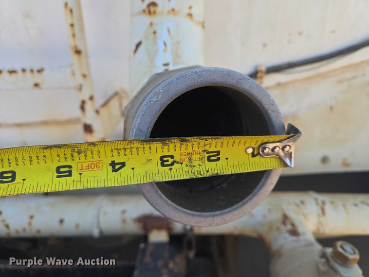 image for item EN8335 1997 Ford LT9000 water truck