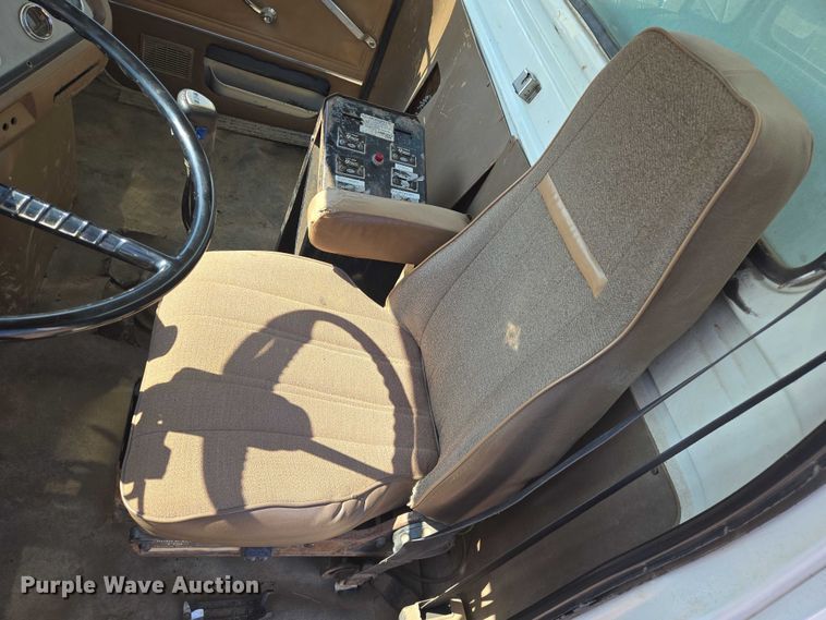 image for item EN8335 1997 Ford LT9000 water truck