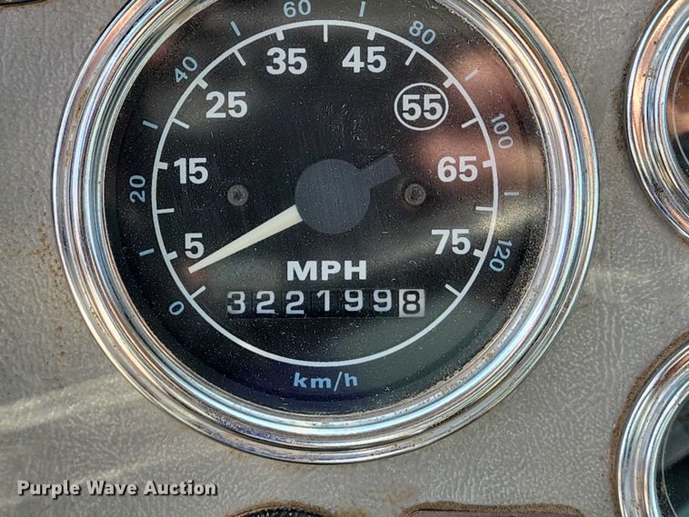 image for item EN8335 1997 Ford LT9000 water truck