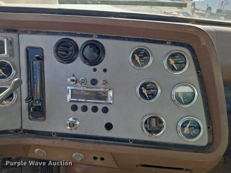 image for item EN8335 1997 Ford LT9000 water truck