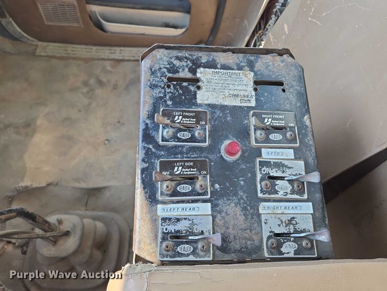 image for item EN8335 1997 Ford LT9000 water truck