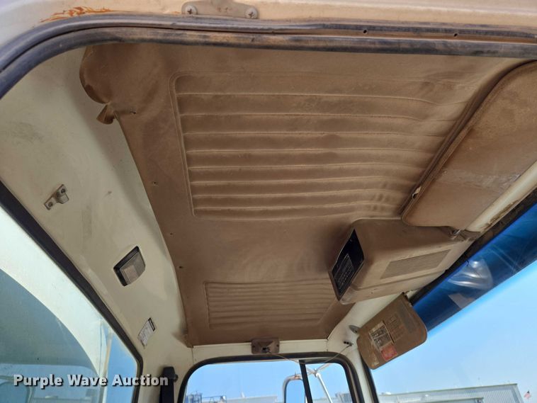 image for item EN8335 1997 Ford LT9000 water truck