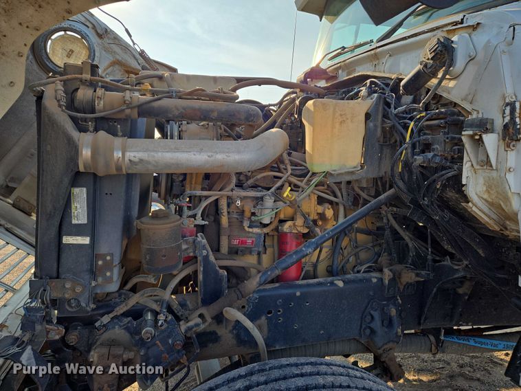 image for item EN8335 1997 Ford LT9000 water truck