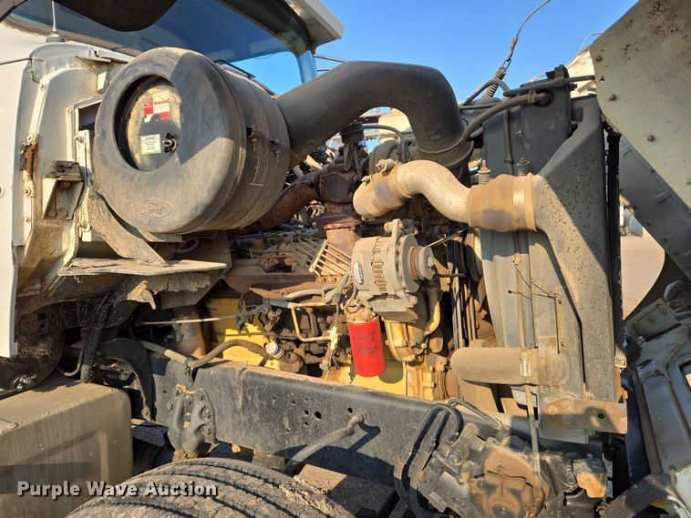 image for item EN8335 1997 Ford LT9000 water truck