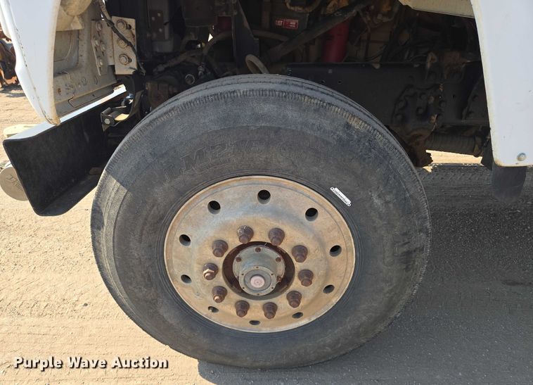 image for item EN8335 1997 Ford LT9000 water truck