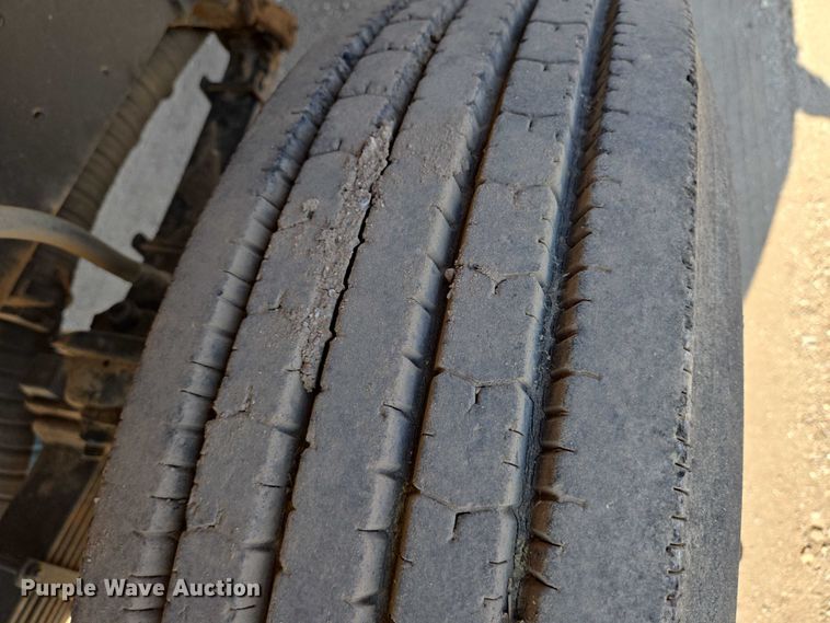 image for item EN8335 1997 Ford LT9000 water truck