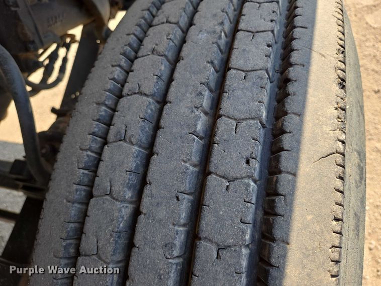 image for item EN8335 1997 Ford LT9000 water truck