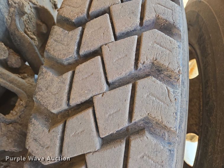 image for item EN8335 1997 Ford LT9000 water truck