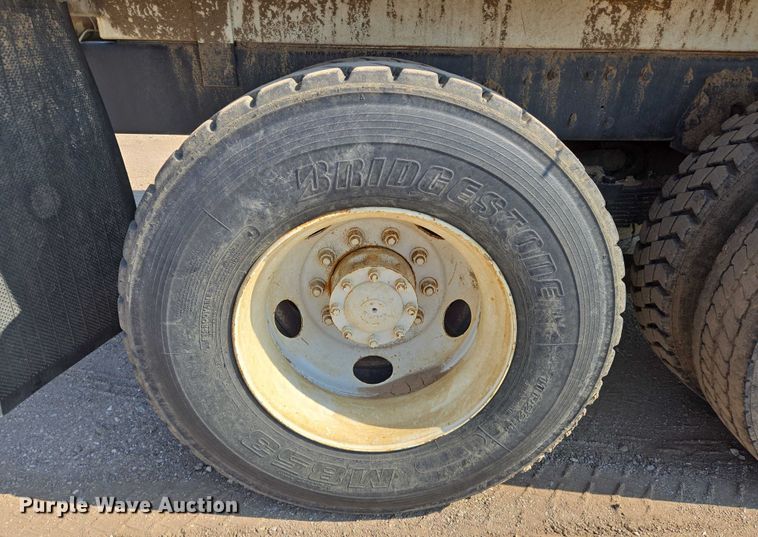 image for item EN8335 1997 Ford LT9000 water truck