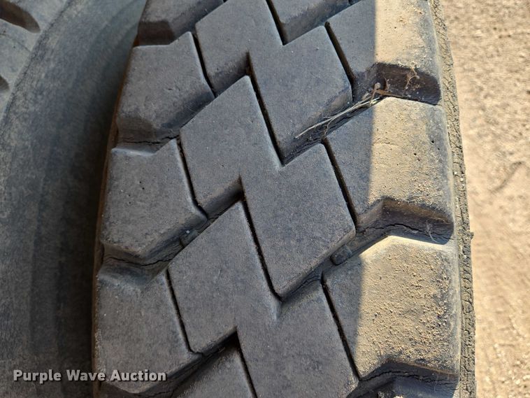 image for item EN8335 1997 Ford LT9000 water truck