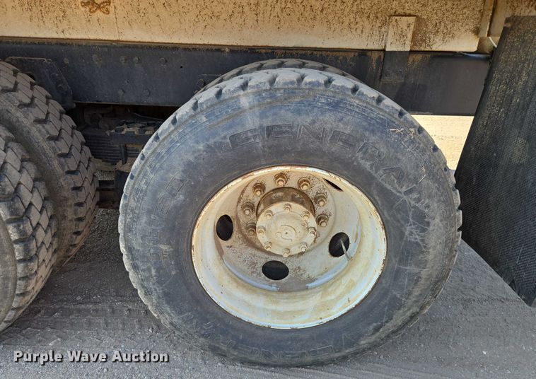 image for item EN8335 1997 Ford LT9000 water truck