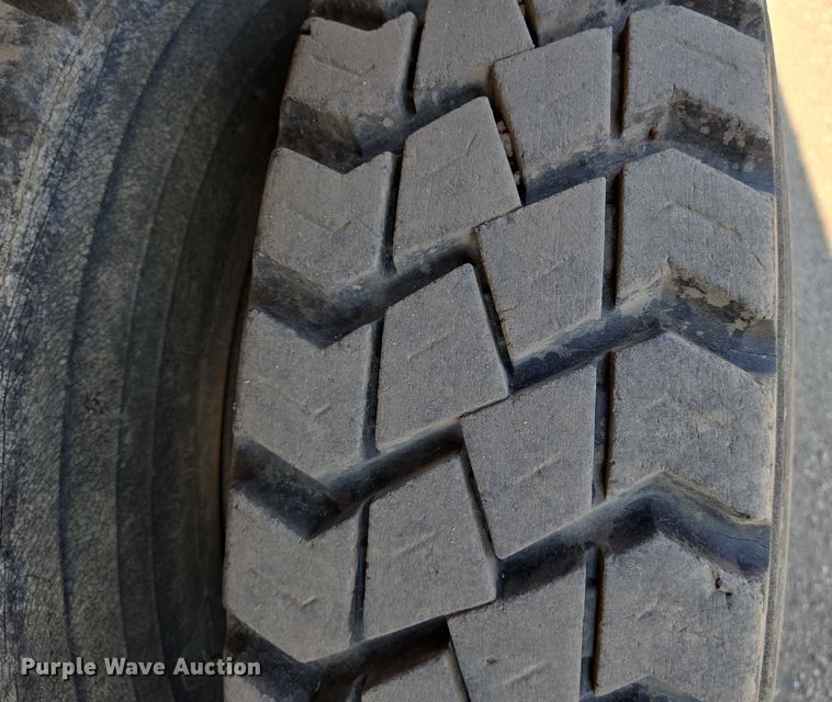 image for item EN8335 1997 Ford LT9000 water truck