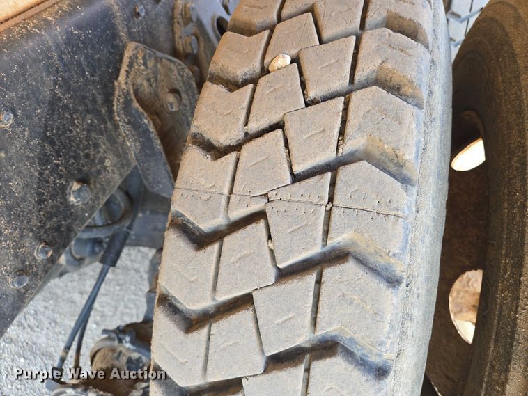 image for item EN8335 1997 Ford LT9000 water truck