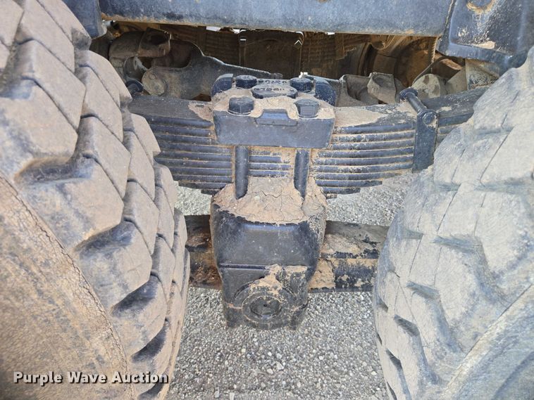 image for item EN8335 1997 Ford LT9000 water truck