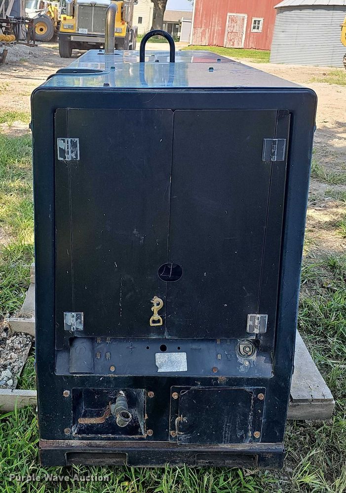 image for item EO1550 Miller Big Blue Air Pak Railroad Spec welder/generator