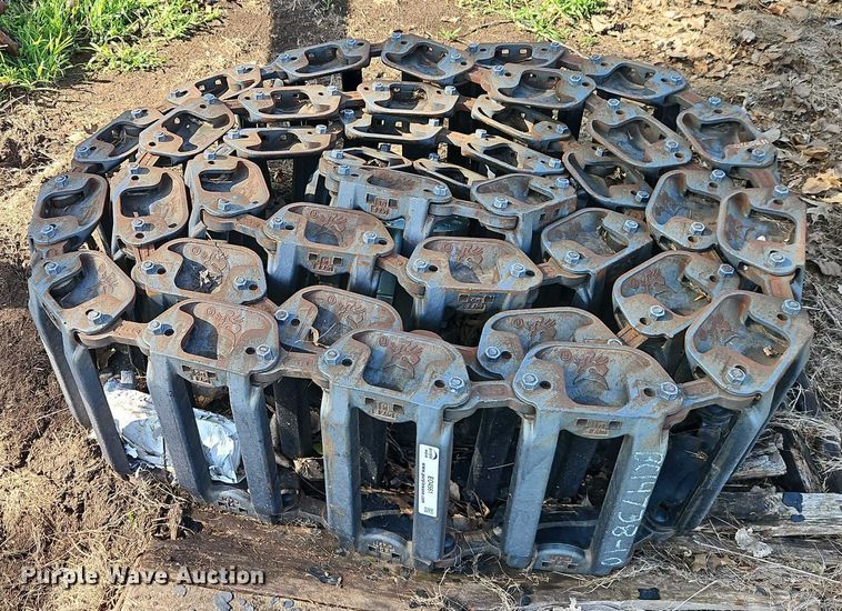 image for item EO4561 Bobcat over the tire metal tracks