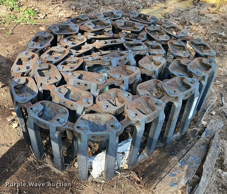 image for item EO4561 Bobcat over the tire metal tracks