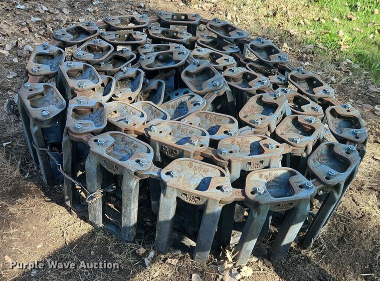 image for item EO4561 Bobcat over the tire metal tracks