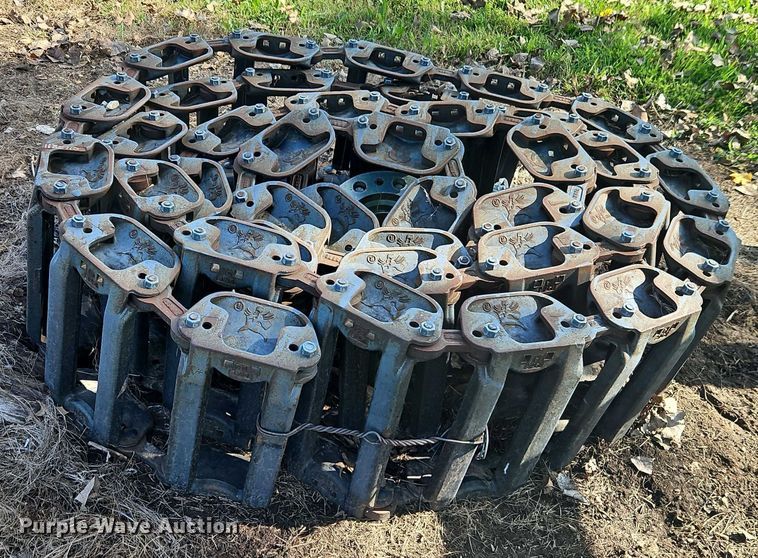 image for item EO4561 Bobcat over the tire metal tracks