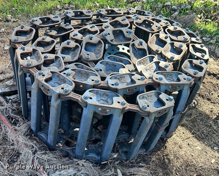 image for item EO4561 Bobcat over the tire metal tracks
