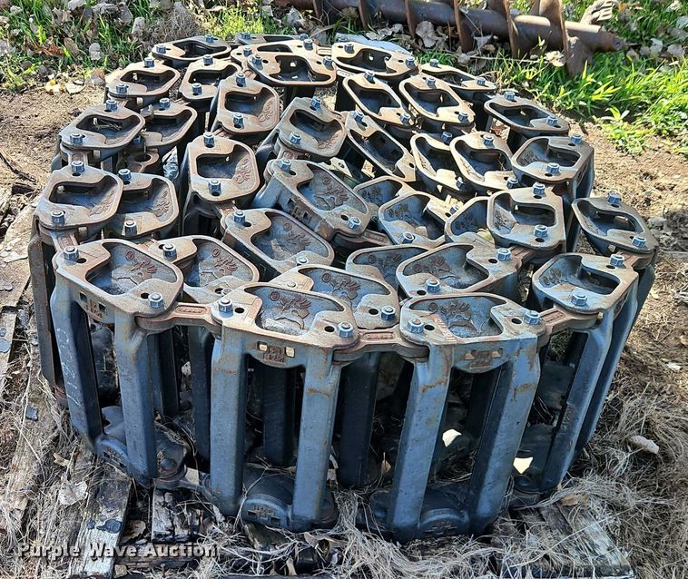 image for item EO4561 Bobcat over the tire metal tracks