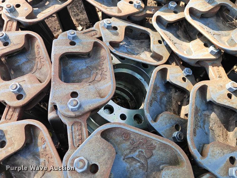 image for item EO4561 Bobcat over the tire metal tracks