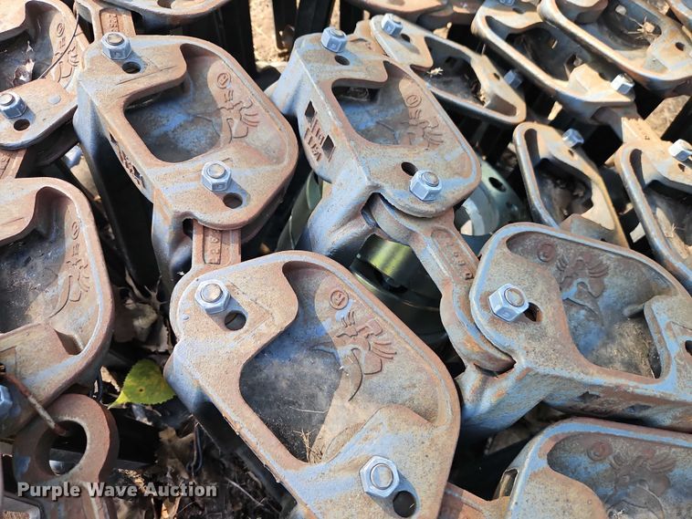 image for item EO4561 Bobcat over the tire metal tracks