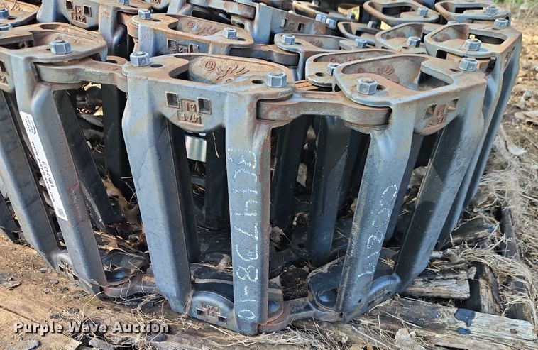 image for item EO4561 Bobcat over the tire metal tracks