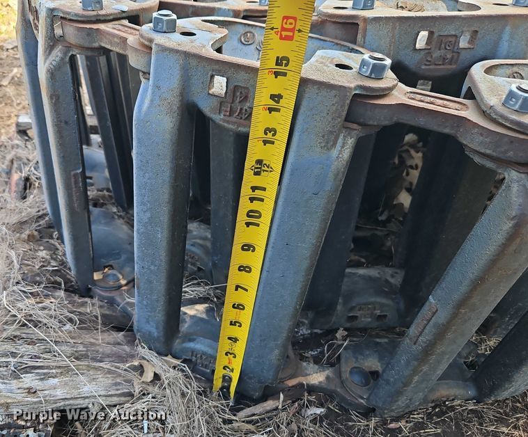 image for item EO4561 Bobcat over the tire metal tracks