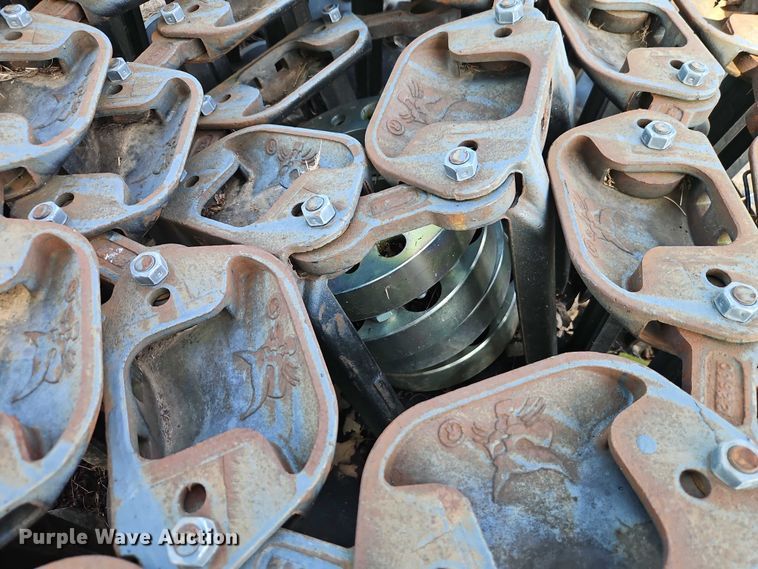 image for item EO4561 Bobcat over the tire metal tracks